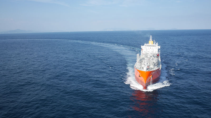Ultraship tanker sailing across a calm sea, which streetches to the horizon blending with it